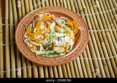 Kya Zan hinga Chicken Consommé Gericht in birmanischer Küche. Stockfoto