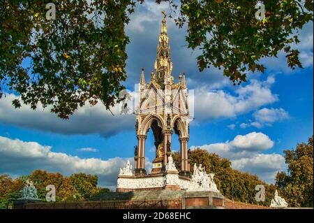 Das Albert Memorial in Kensington London England, das war Vollendet 1876 zum Gedenken an den Tod Prinz Albert der Gemahlin von Queen Victoria an Stockfoto