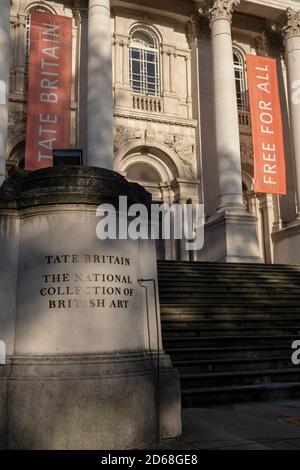 London, England. Oktober 2020. Tate Britain Eingang in London, England. Foto von Sam Mellish Stockfoto