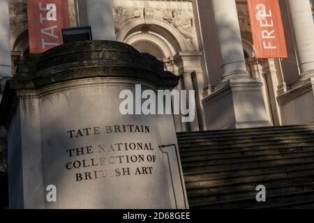 London, England. Oktober 2020. Tate Britain Eingang in London, England. Foto von Sam Mellish Stockfoto