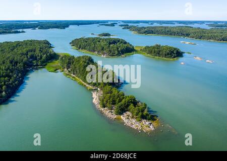 Luftaufnahme der Region Südwestfinnland, wo es Tausende von Inseln gibt, an der Überquerung des Finnischen Meerbusens und des Bottnischen Meerbusens. A Stockfoto