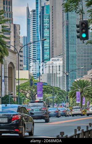 Manila, Philippinen - 02. Feb 2020: Straßen von Makati Stadt während des Tages. Stockfoto