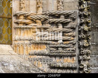 Details der Fassade der Kirche. Kloster Christi, Convento de Cristo, in Tomar. Es ist Teil des UNESCO-Weltkulturerbes Europa, Südeuropa, Stockfoto