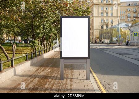 Werbung Plakatwand Stand Mock up auf der Straße. Stockfoto
