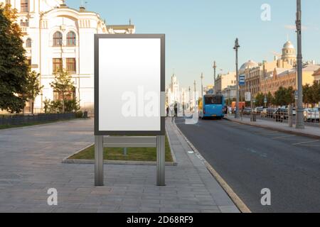 Werbung Plakatwand Stand Mock up auf der Straße. Stockfoto