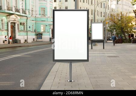 Werbung Plakatwand Stand Mock up auf der Straße. Stockfoto