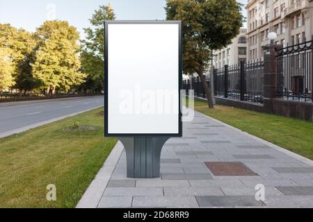 Werbung Plakatwand Stand Mock up auf der Straße. Stockfoto