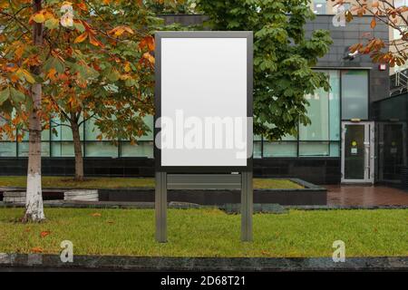 Werbung Plakatwand Stand Mock up auf der Straße. Stockfoto