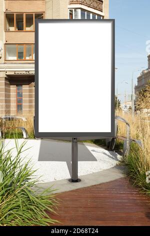 Werbung Plakatwand Stand Mock up auf der Straße. Stockfoto