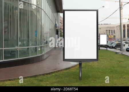 Werbung Plakatwand Stand Mock up auf der Straße. Stockfoto
