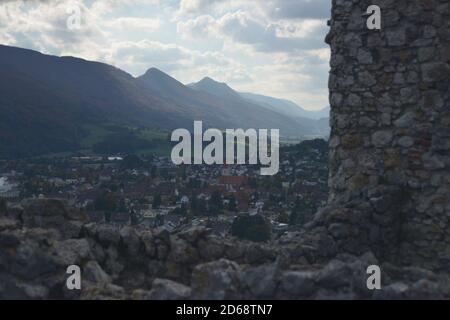 Herrliche Aussicht auf Schloss Neu Falkenstein und die Umgebung in St. Wolfgang Stockfoto