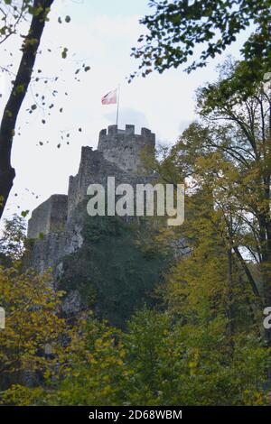 Herrliche Aussicht auf Schloss Neu Falkenstein und die Umgebung in St. Wolfgang Stockfoto