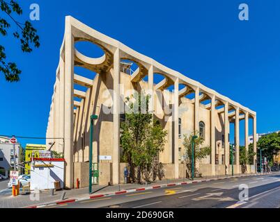 Tel Aviv Yafo, Gush Dan / Israel - 2017/10/11: Fassade der Großen Synagoge an Allenby Straße Hauptstraße Boulevard in der Innenstadt von Lev Haar Stockfoto