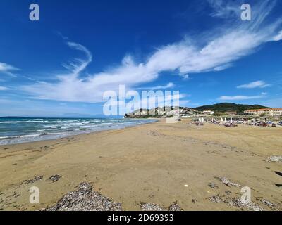 Der Strand von Agios Stefanos im Norden von Korfu, Griechenland. Donnerstag, 03. September 2020 Stockfoto