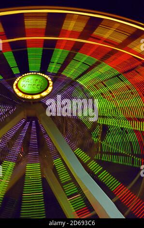 Pacific Wheel, Santa Monica Pier, L.A., Kalifornien, USA: Zeitexponierte Bewegung. Filmfoto, um 2000 Stockfoto