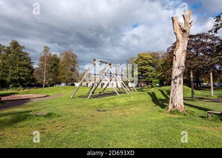 Spielplatz mit Ausrüstung im Polkemmet Country Park bei Whitburn West Lothian Schottland Großbritannien Stockfoto