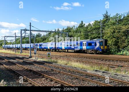 ScotRail Klasse 385 EMU Zug durch Greenhill Junction in der Nähe Bonnybridge Falkirk Schottland in Richtung Dunblane Stockfoto