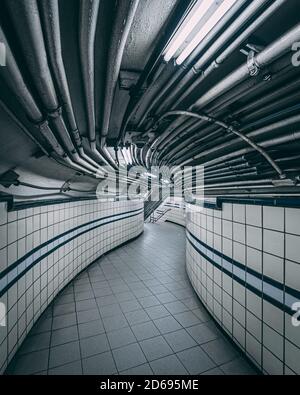 Tunnel in der 9th Street PATH U-Bahnstation, in Manhattan, New York City Stockfoto