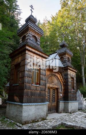 Russische Kapelle Ruska kapelica auf der Vrsic Passstraße in Slowenien Stockfoto