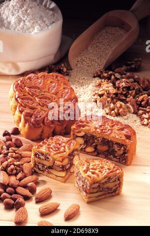 Früchte Nuss Mischung Mondkuchen für chinesische Mitte Herbst Festival Feier Stockfoto