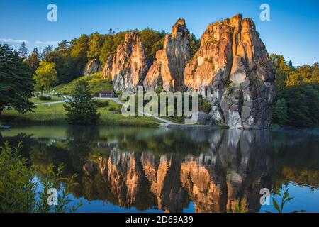 Externsteine. Sandsteinfelsen im Teutoburger Wald, Nordrhein-Westfalen, Deutschland Stockfoto