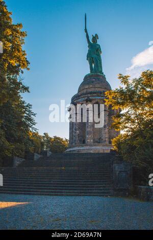 Hermannsdenkmal. Hermann Monument ist die höchste Statue in Deutschland. Es liegt im Teutoburger Wald, Nordrhein-Westfalen Stockfoto