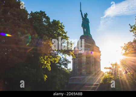 Hermannsdenkmal. Hermann Monument ist die höchste Statue in Deutschland. Es liegt im Teutoburger Wald, Nordrhein-Westfalen Stockfoto