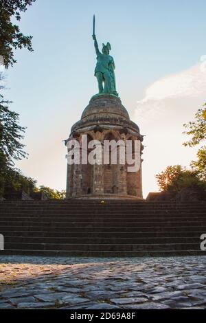 Hermannsdenkmal. Hermann Monument ist die höchste Statue in Deutschland. Es liegt im Teutoburger Wald, Nordrhein-Westfalen Stockfoto