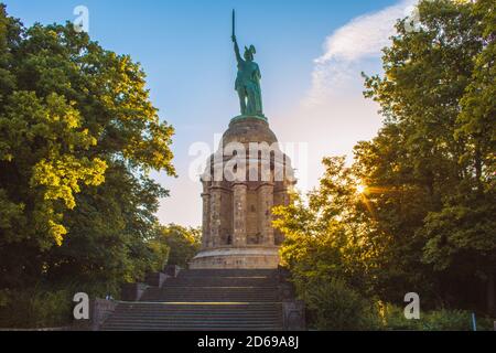 Hermannsdenkmal. Hermann Monument ist die höchste Statue in Deutschland. Es liegt im Teutoburger Wald, Nordrhein-Westfalen Stockfoto