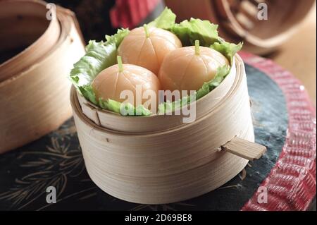 Kürbis Dim Sum in Bambus-Dampfgarer Stockfoto