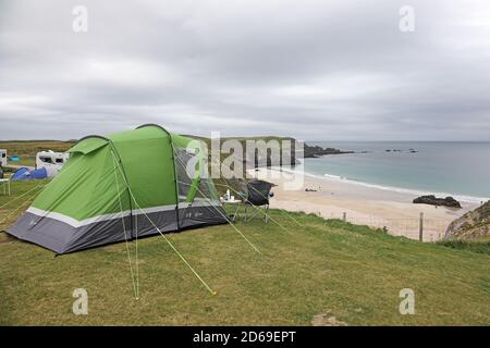 Der Blick vom Campingplatz Sango Sands über die Westseite der Sango Bay, Durness, Sutherland, Schottland, Großbritannien Stockfoto