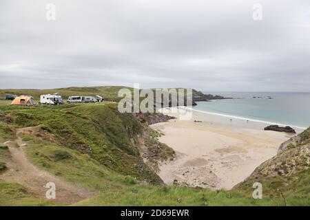 Der Blick vom Campingplatz Sango Sands über die Westseite der Sango Bay, Durness, Sutherland, Schottland, Großbritannien Stockfoto