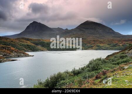 Die Quinag Range über Loch Loch A' Chàirn Bhàin, Assynt, NW Highlands of Scotland, UK Stockfoto