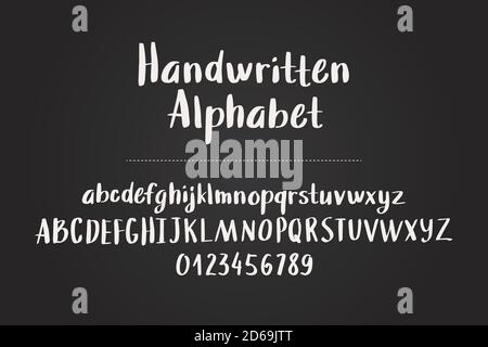 Handgezeichnetes Alphabet, Buchstaben und Zahlen auf Kreidetafel Hintergrund, Vektor-Illustration Stock Vektor