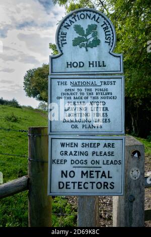 Das National Trust Zeichen für Hod Hill Saying No Metal Detektoren Dorset Eisenzeit und dann römische Festung Stockfoto