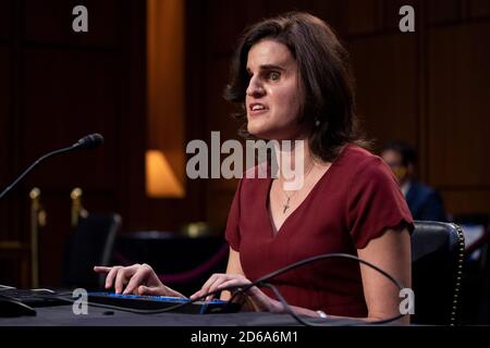 Laura Wolk, ehemalige Schülerin von Richterin Amy Coney Barrett, nimmt an der Bestätigungsverhandlung für Richterin Barrett vor dem Justizausschuss des Senats auf dem Capitol Hill in Washington, DC, USA, am 15. Oktober 2020 Teil. Barrett wurde von Präsident Donald Trump zur Besetzung der im September verstorbenen Justizministerin Ruth Bader Ginsburg ernannt. (Foto von Pool/Sipa USA) Stockfoto