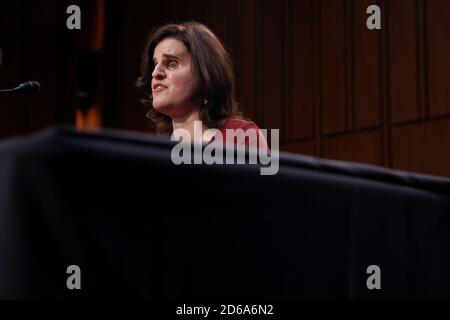 Laura Wolk, ehemalige Schülerin von Richterin Amy Coney Barrett, nimmt an der Bestätigungsverhandlung für Richterin Barrett vor dem Justizausschuss des Senats auf dem Capitol Hill in Washington, DC, USA, am 15. Oktober 2020 Teil. Barrett wurde von Präsident Donald Trump zur Besetzung der im September verstorbenen Justizministerin Ruth Bader Ginsburg ernannt. (Foto von Pool/Sipa USA) Stockfoto