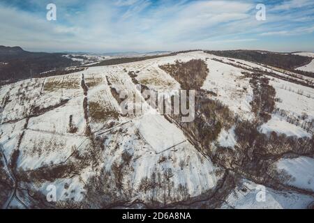 Untere Beskid, Karpaten Bergkette im Winter Luftbild Stockfoto