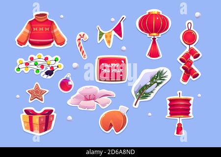 Chinesische Neujahrssticker mit roter Laterne, Pullover, Kiefernbaum und Glocken. Vektor-Cartoon-Symbole Satz von traditionellen asiatischen Dekoration, Glück Cookies, Girlanden, Geschenkbox und Zuckerrohr Stock Vektor