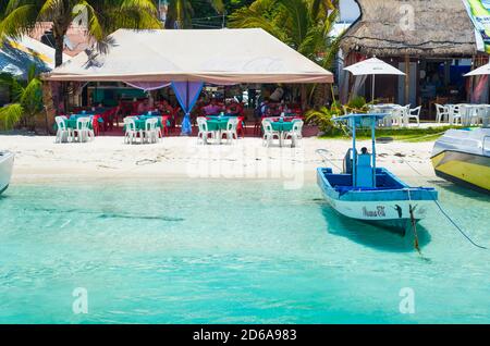 Cancun - Isla Mujeres, Juni 13 2013: Wunderschöne Aussicht auf die Küste der Insel Isla Mujeres. Stockfoto