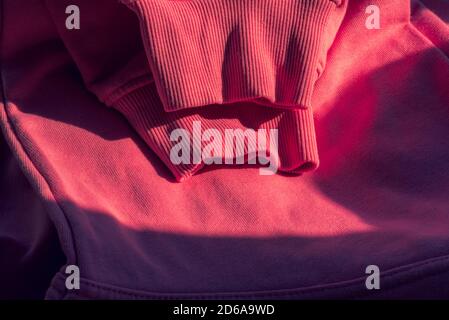 Rosa Sport Shirt Kleidung Textur und Hintergrund Stockfoto