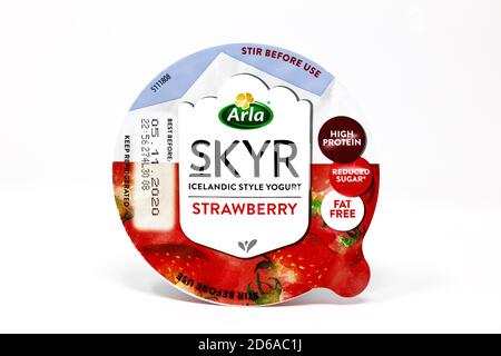 Arla Skyr Erdbeerjoghurt Stockfoto