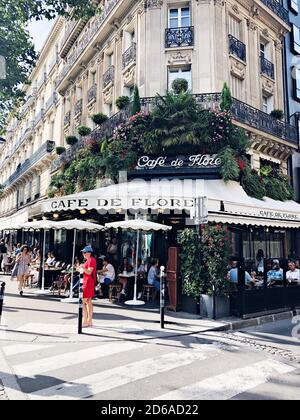 Café de flore in paris im Sommer Stockfoto