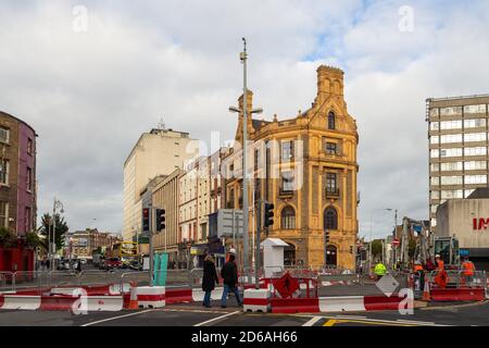 Dublin, Irland - 10. November 2015: Stadtzentrum in Dublin. Straßenarbeiten an der Townsend Street. Stockfoto