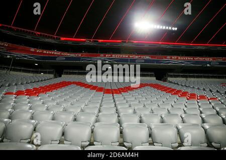 firo: Fußball: 15.10.2020 DFB Pokal 1.FC Dvºren - FC Bayern Mvºnchen, München Allianz Arena, Geisterspiel, wegen der Corona-Krise ohne Fans, Zuschauereinsatz weltweit Stockfoto