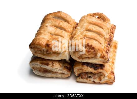 Käse und Speck Würstchen Brötchen isoliert auf weiß Stockfoto