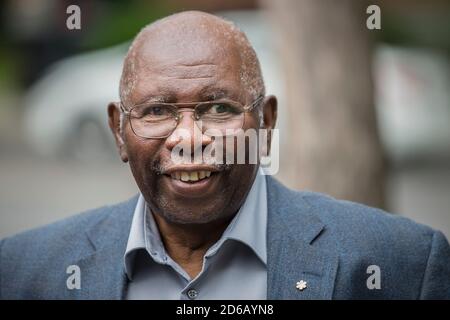 Der kanadische Jazzpianist Oliver Theophilus Jones posiert am Dienstag, den 5. September 2017, für ein Foto in Montreal. Stockfoto