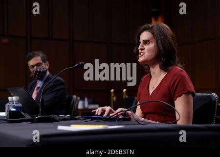 Laura Wolk, ehemalige Schülerin von Richterin Amy Coney Barrett, nimmt an der Bestätigungsverhandlung für Richterin Barrett vor dem Justizausschuss des Senats auf dem Capitol Hill in Washington, DC, USA, am 15. Oktober 2020 Teil. Barrett wurde von Präsident Donald Trump zur Besetzung der im September verstorbenen Justizministerin Ruth Bader Ginsburg ernannt. Quelle: Shawn Thew/Pool via CNP /MediaPunch Stockfoto