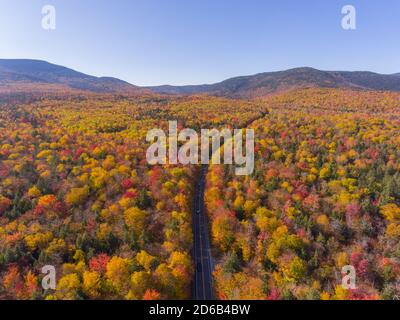 White Mountain National Forest Herbstlaub auf Kancamagus Highway Luftaufnahme in der Nähe von Sugar Hill Scenic Vista, Town of Lincoln, New Hampshire NH, USA. Stockfoto