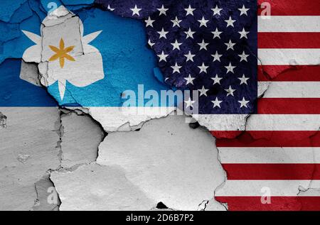 Flaggen von Salt Lake City und USA auf geknackt gemalt Wand Stockfoto